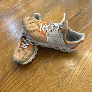 On Cloud Cloudswift Orange & White Running Sneakers Women Size 8.5
